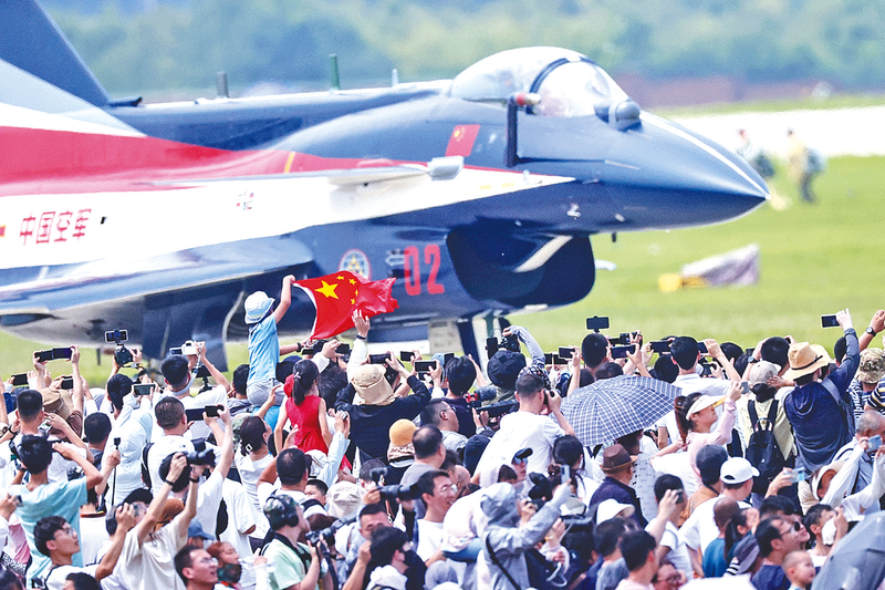 大B操双吊视频长春航空展迎来首个公众日