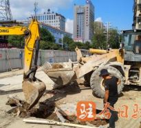 草逼毛片黄片在看高温下的坚守｜道路建设者用汗水铺就畅通路